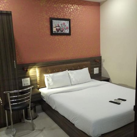 Orange International-Santacruz Hotell Mumbai Exteriör bild