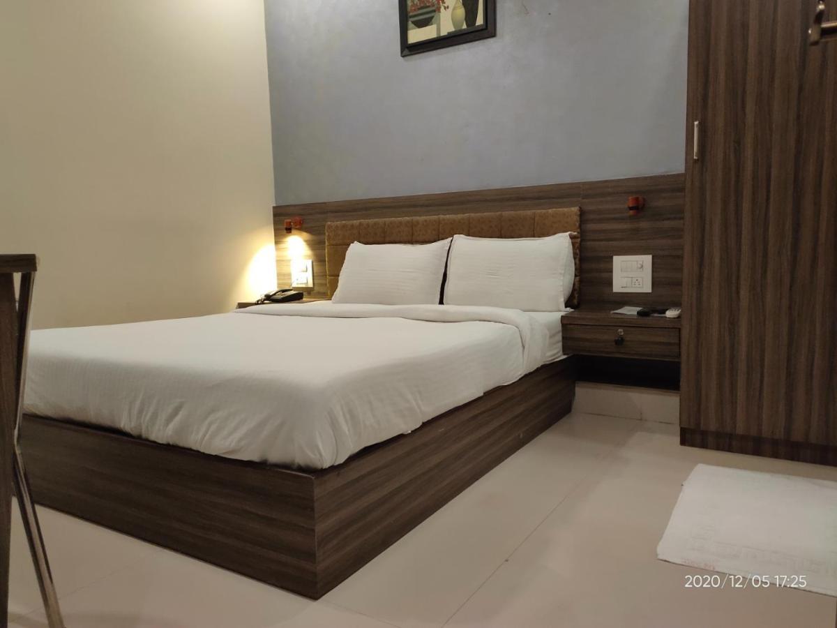 Orange International-Santacruz Hotell Mumbai Exteriör bild
